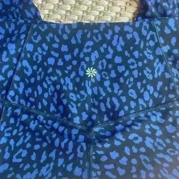 Athleta Salutation Print 7/8 Tight/Dot Leopard  Enchanted Blue/size S - Picture 7 of 7